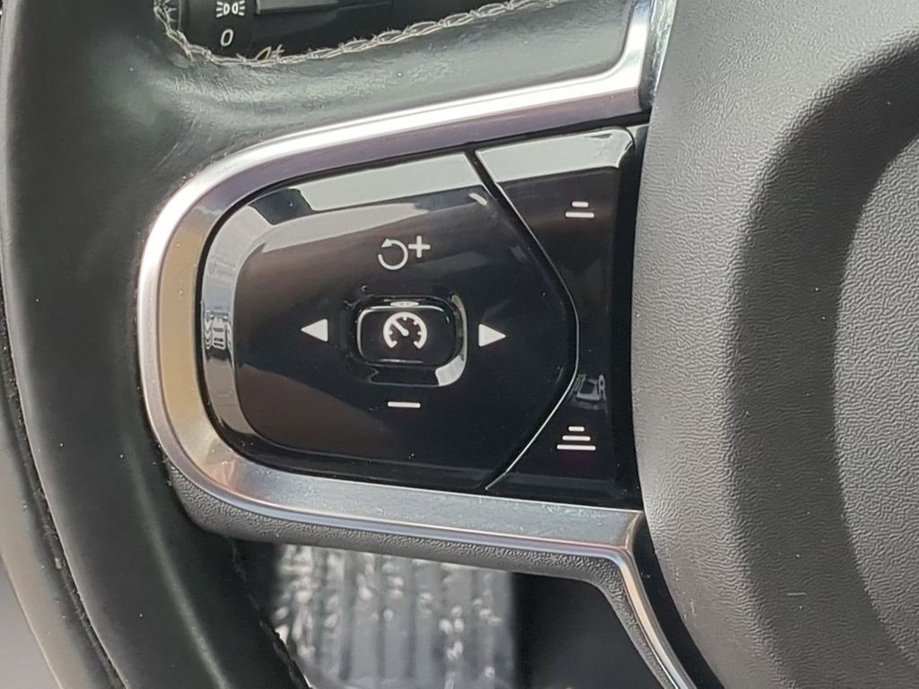 Thumbnail: 2019 Volvo XC60 - 27