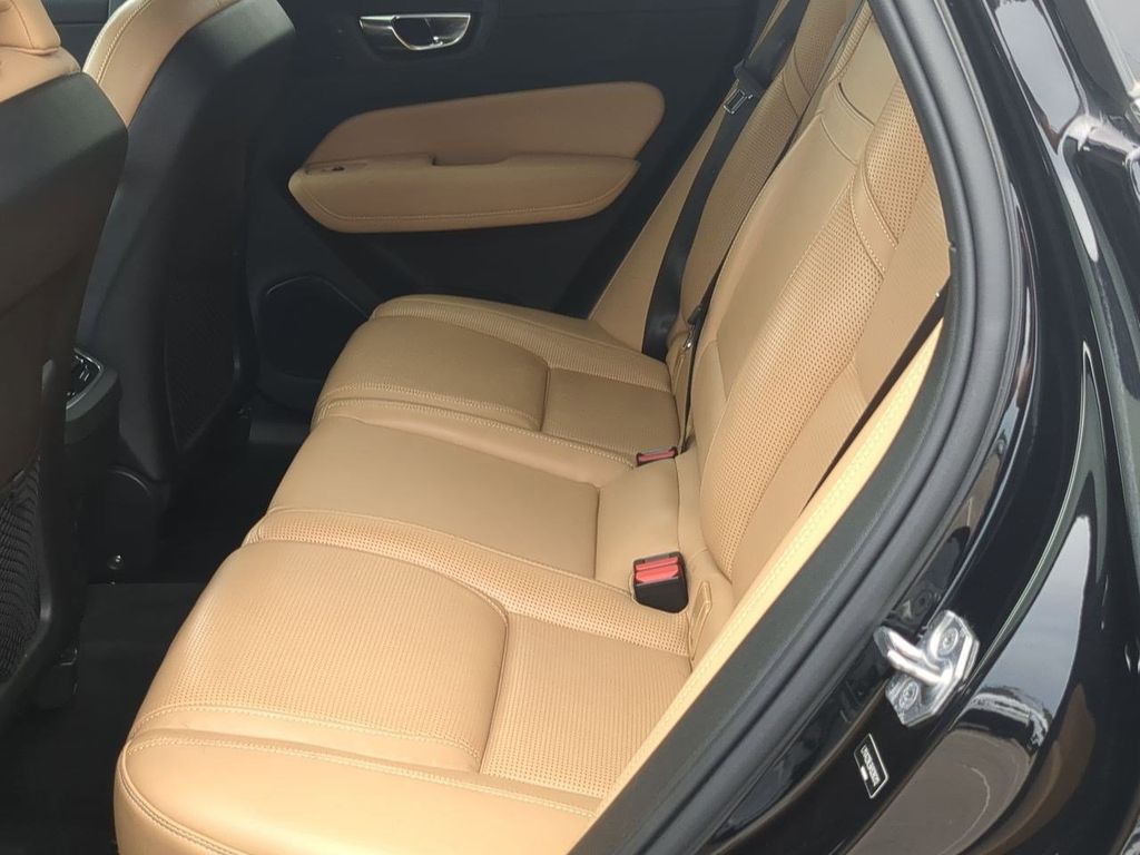 Thumbnail: 2019 Volvo XC60 - 12