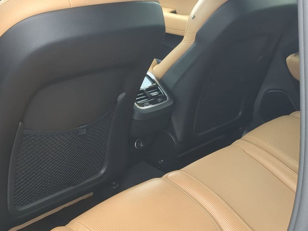 Thumbnail: 2019 Volvo XC60 - 25