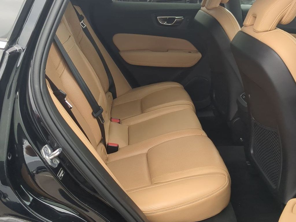 Thumbnail: 2019 Volvo XC60 - 26
