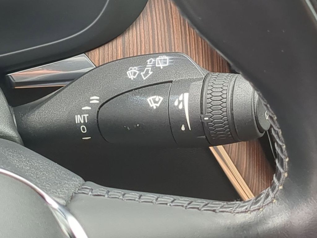 Thumbnail: 2019 Volvo XC60 - 15