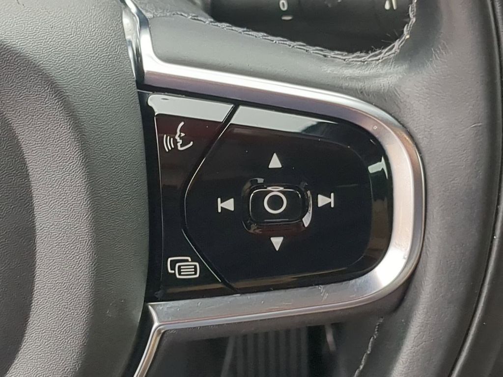 Thumbnail: 2019 Volvo XC60 - 28