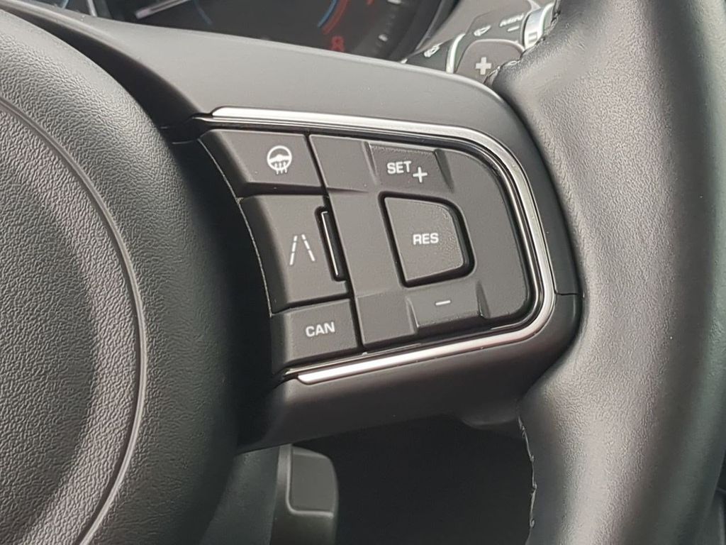 Thumbnail: 2020 Jaguar F-Pace - 27
