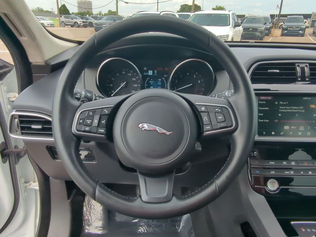 Thumbnail: 2020 Jaguar F-Pace - 13