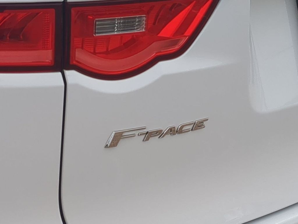 Thumbnail: 2020 Jaguar F-Pace - 22