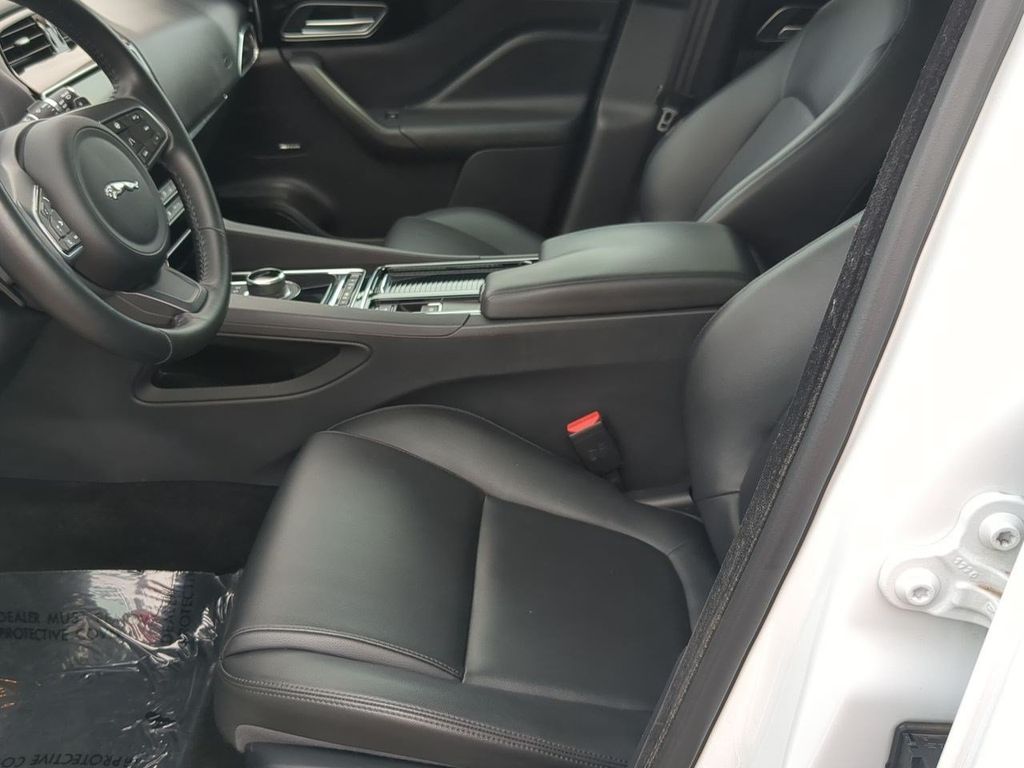 Thumbnail: 2020 Jaguar F-Pace - 10