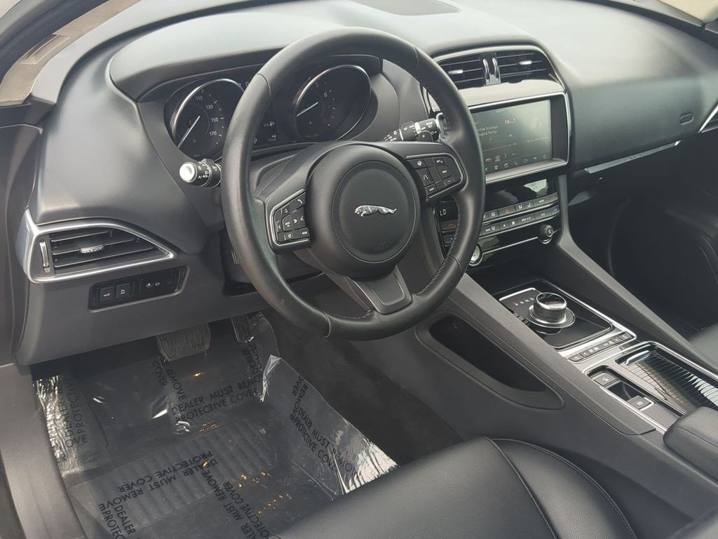 Thumbnail: 2020 Jaguar F-Pace - 2