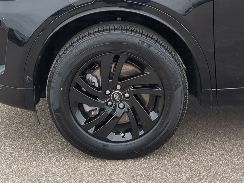 Thumbnail: 2025 Land Rover Discovery Sport - 8