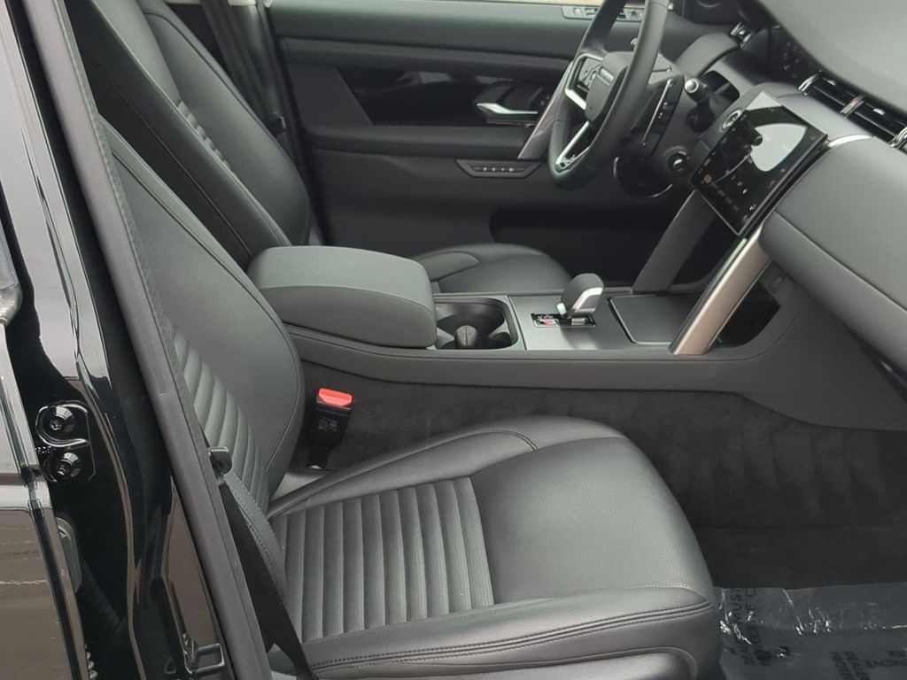 Thumbnail: 2025 Land Rover Discovery Sport - 25