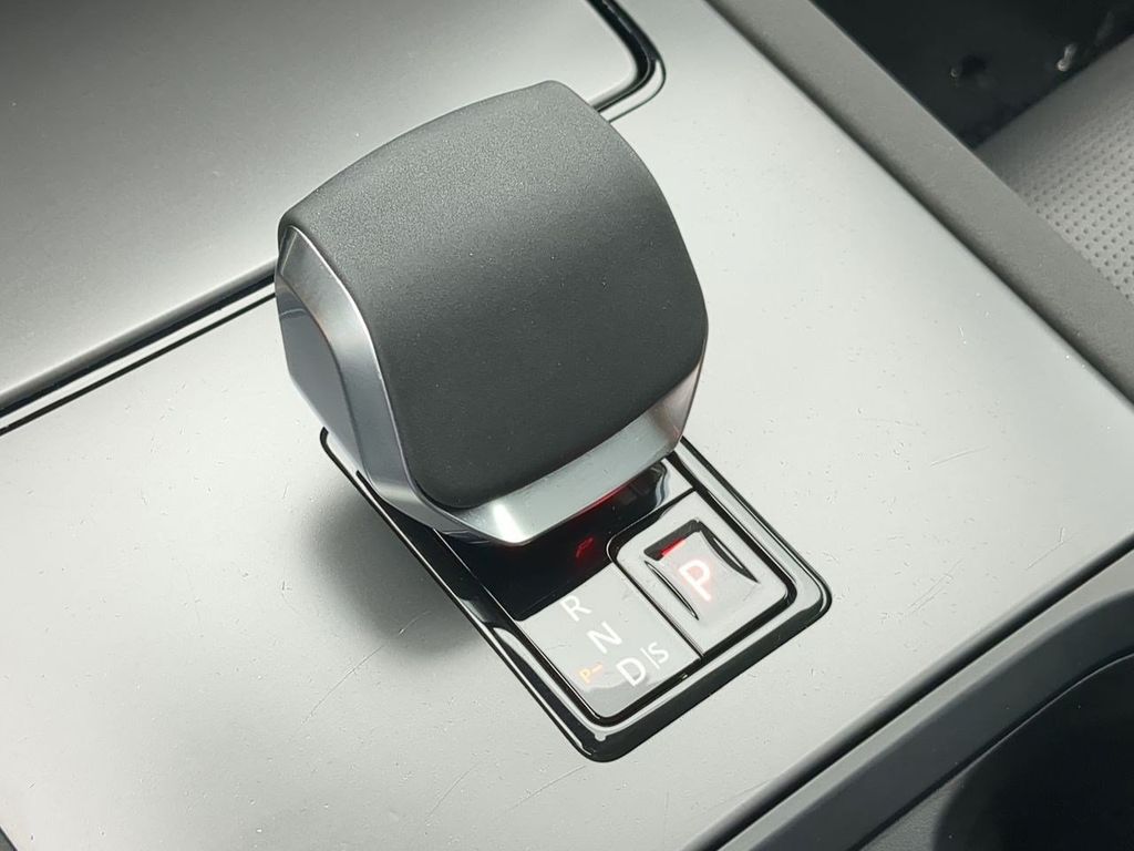 Thumbnail: 2025 Land Rover Discovery Sport - 16