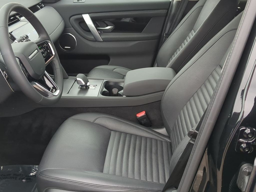Thumbnail: 2025 Land Rover Discovery Sport - 10