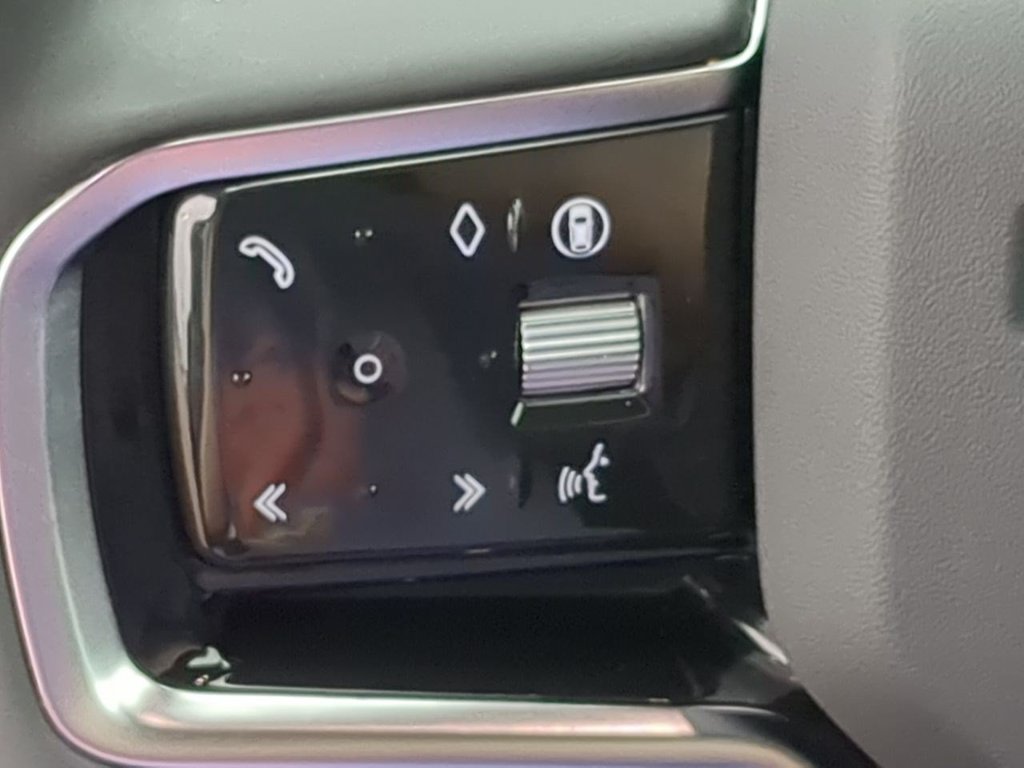 Thumbnail: 2025 Land Rover Discovery Sport - 26