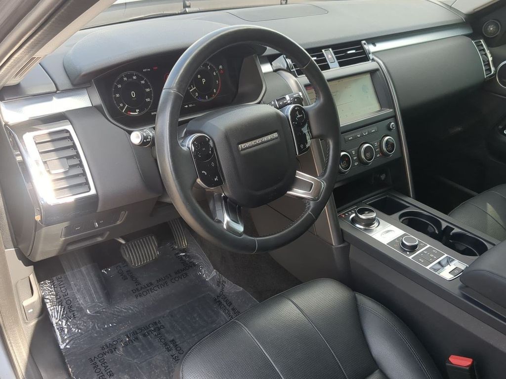 Thumbnail: 2020 Land Rover Discovery - 2
