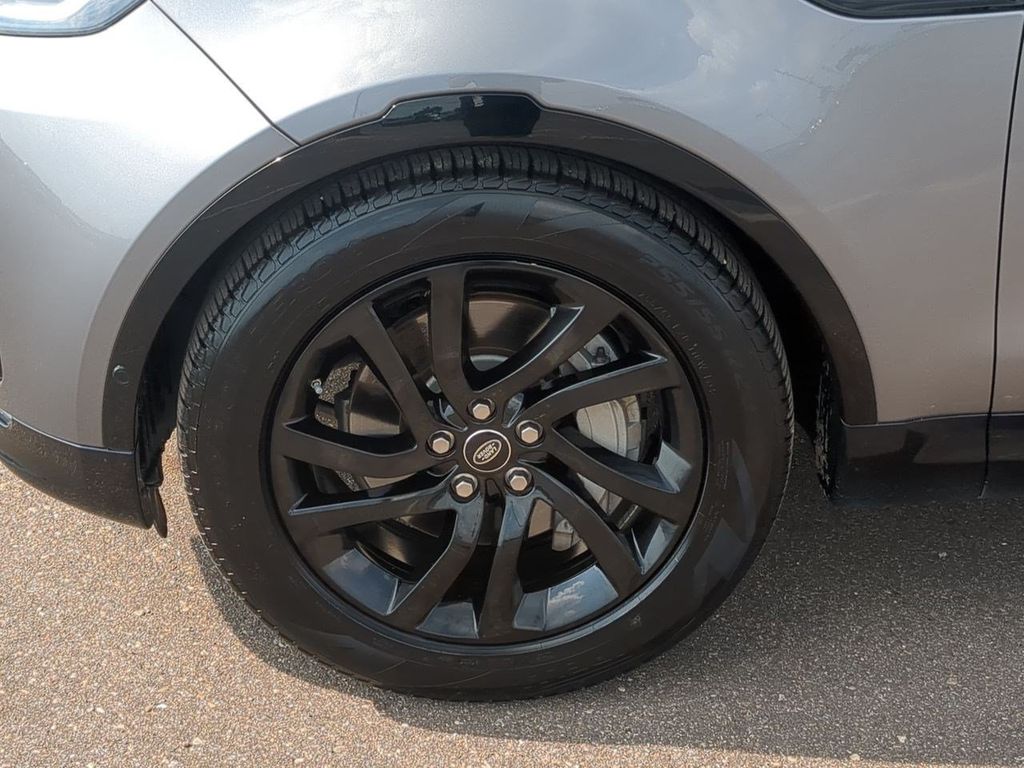 Thumbnail: 2020 Land Rover Discovery - 8