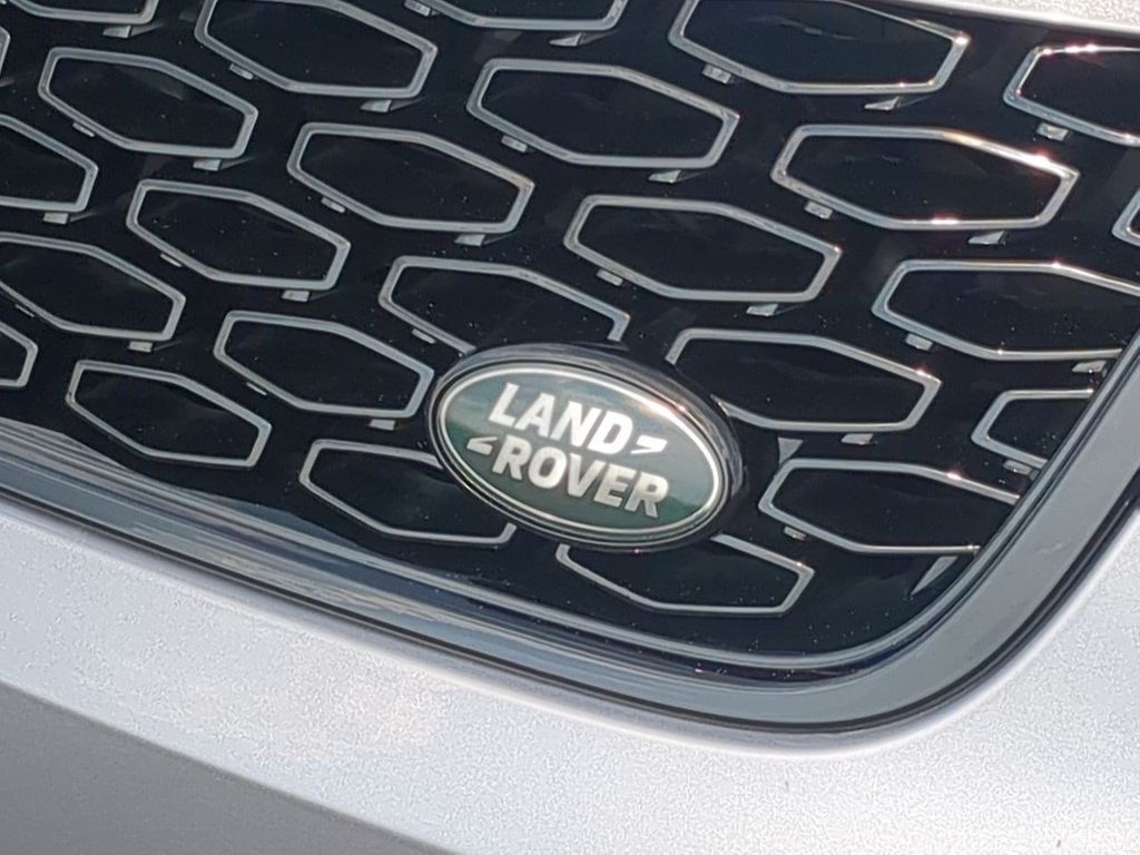 Thumbnail: 2020 Land Rover Discovery - 7