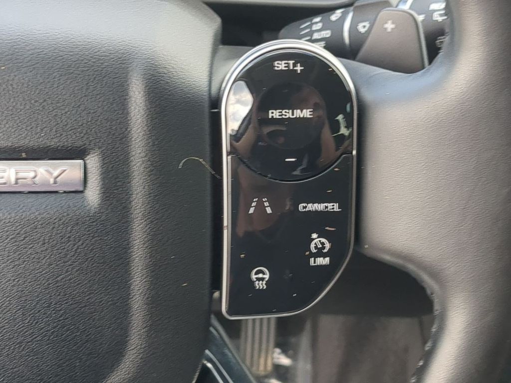 Thumbnail: 2020 Land Rover Discovery - 28