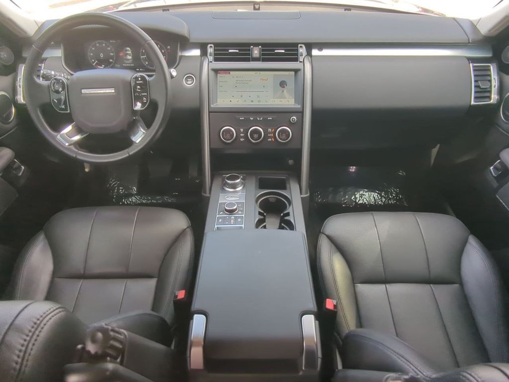 Thumbnail: 2020 Land Rover Discovery - 9