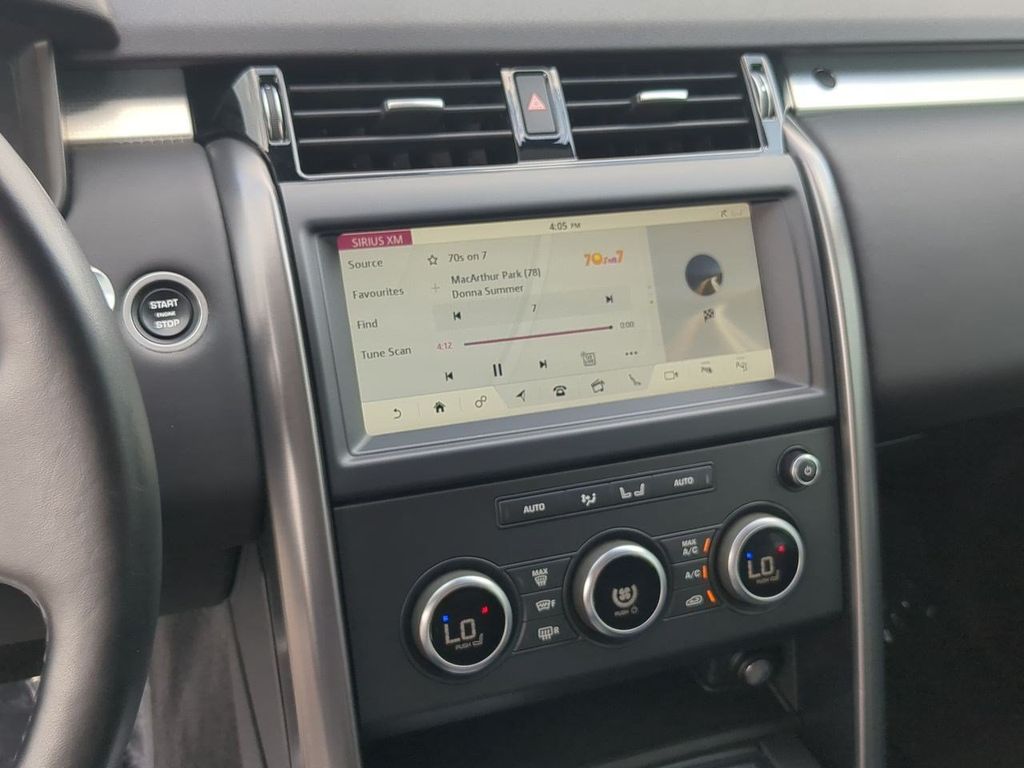 Thumbnail: 2020 Land Rover Discovery - 15
