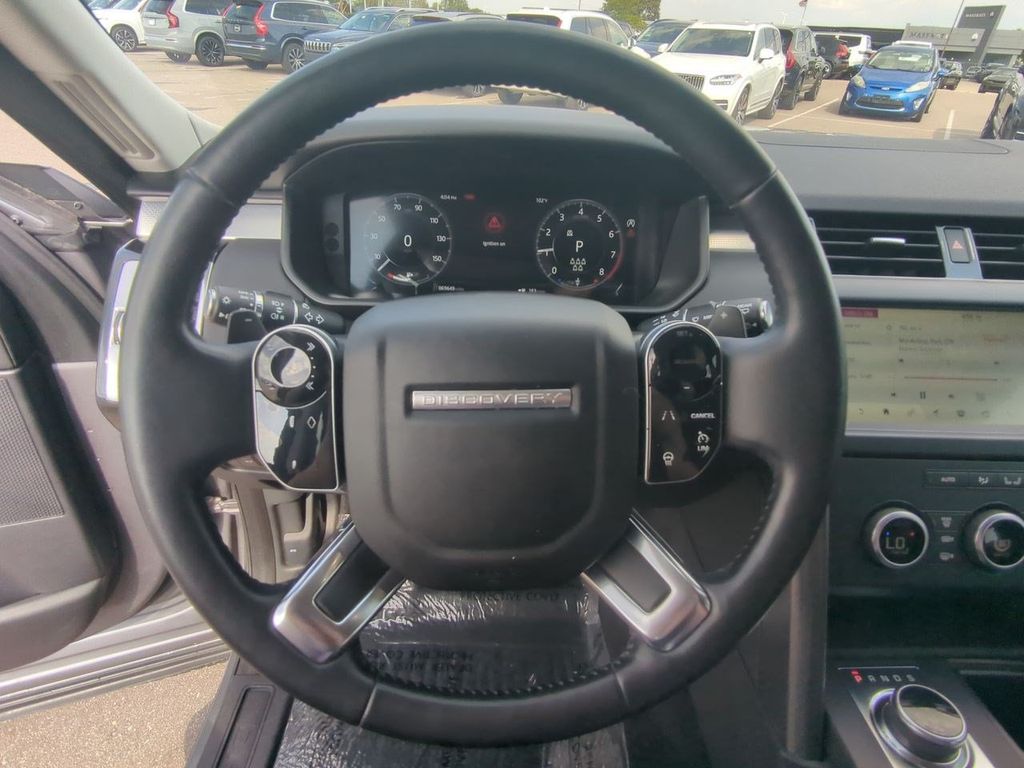 Thumbnail: 2020 Land Rover Discovery - 13