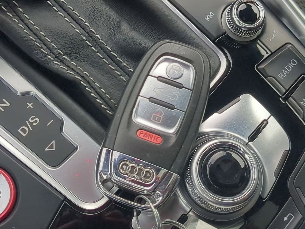 Thumbnail: 2014 Audi SQ5 - 9