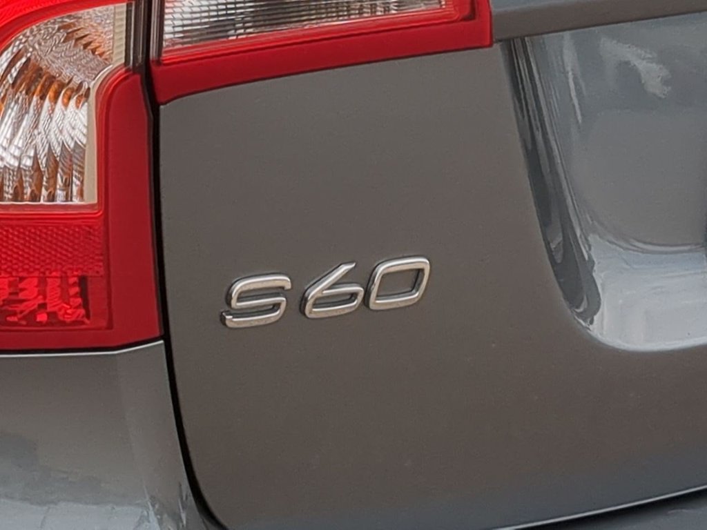 Thumbnail: 2016 Volvo S60 - 17