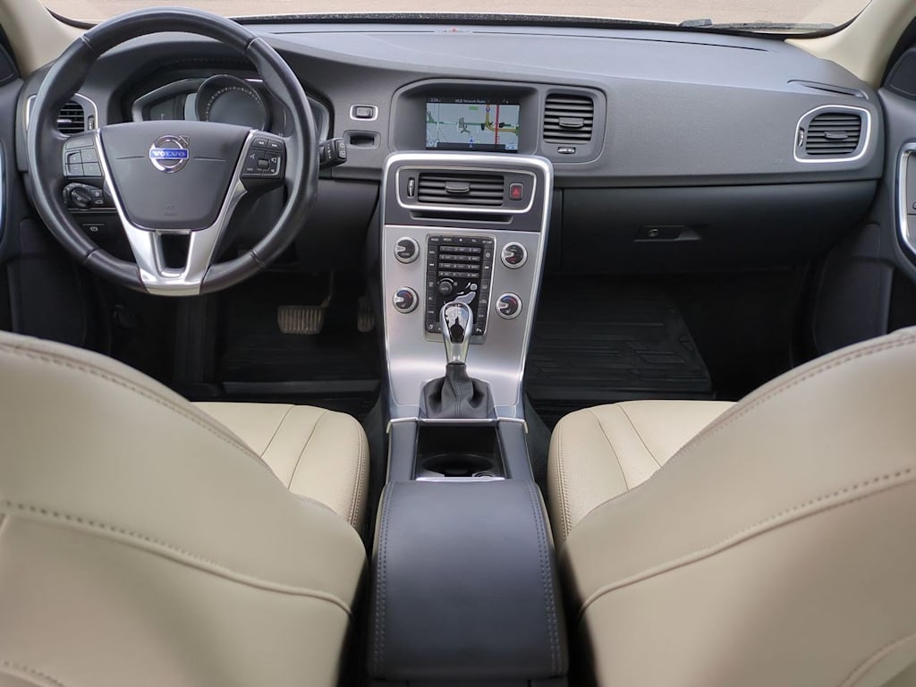 2017 Volvo V60 T5 10