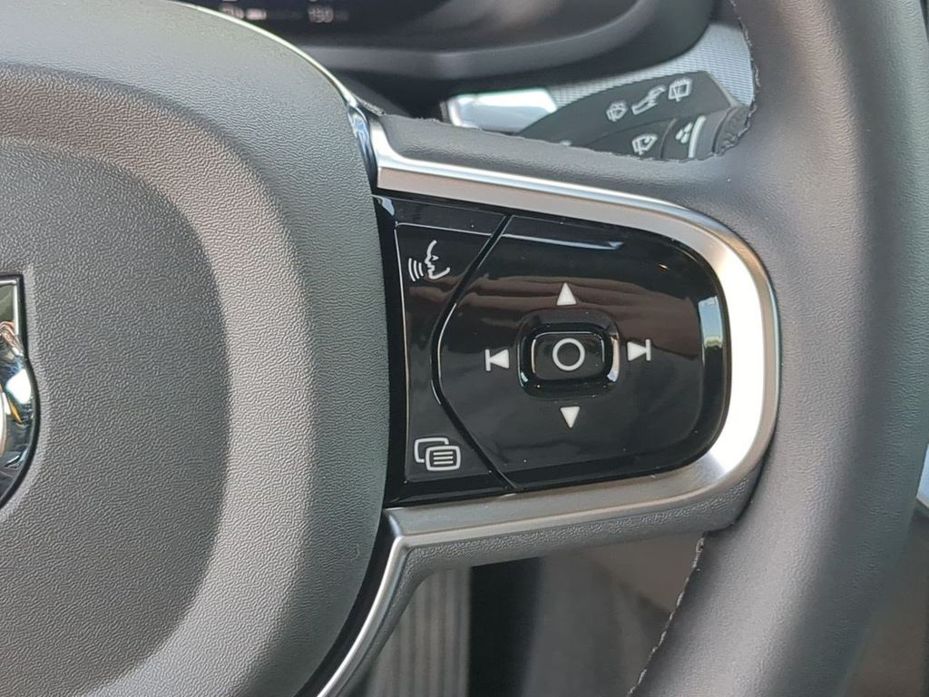 Thumbnail: 2024 Volvo V60 - 27