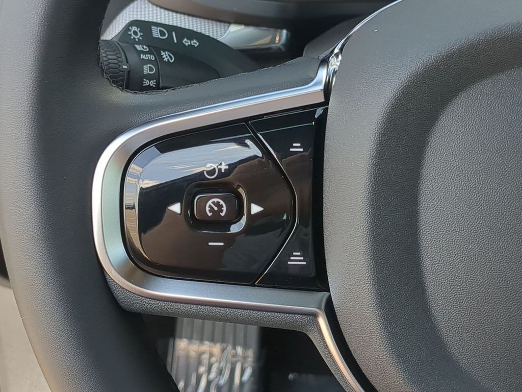 Thumbnail: 2024 Volvo V60 - 26