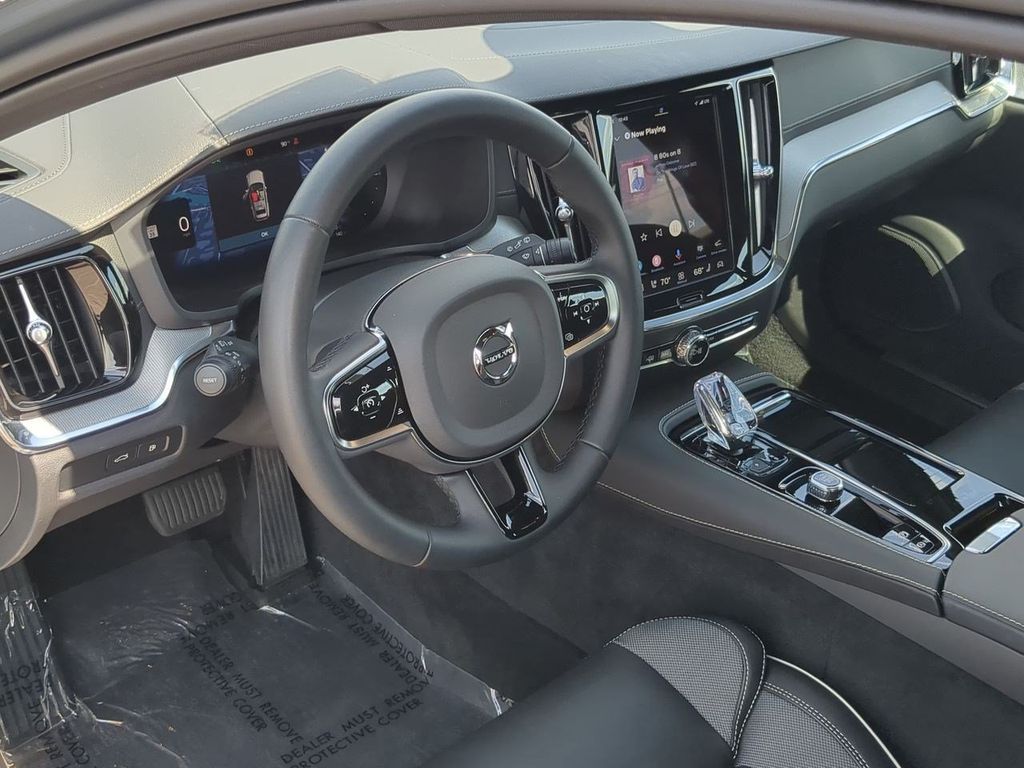 Thumbnail: 2024 Volvo V60 - 2