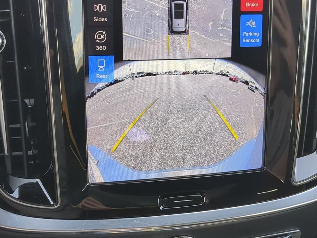 Thumbnail: 2024 Volvo V60 - 30
