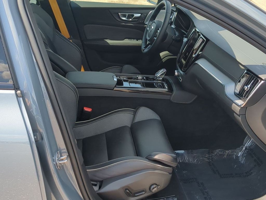 Thumbnail: 2024 Volvo V60 - 11