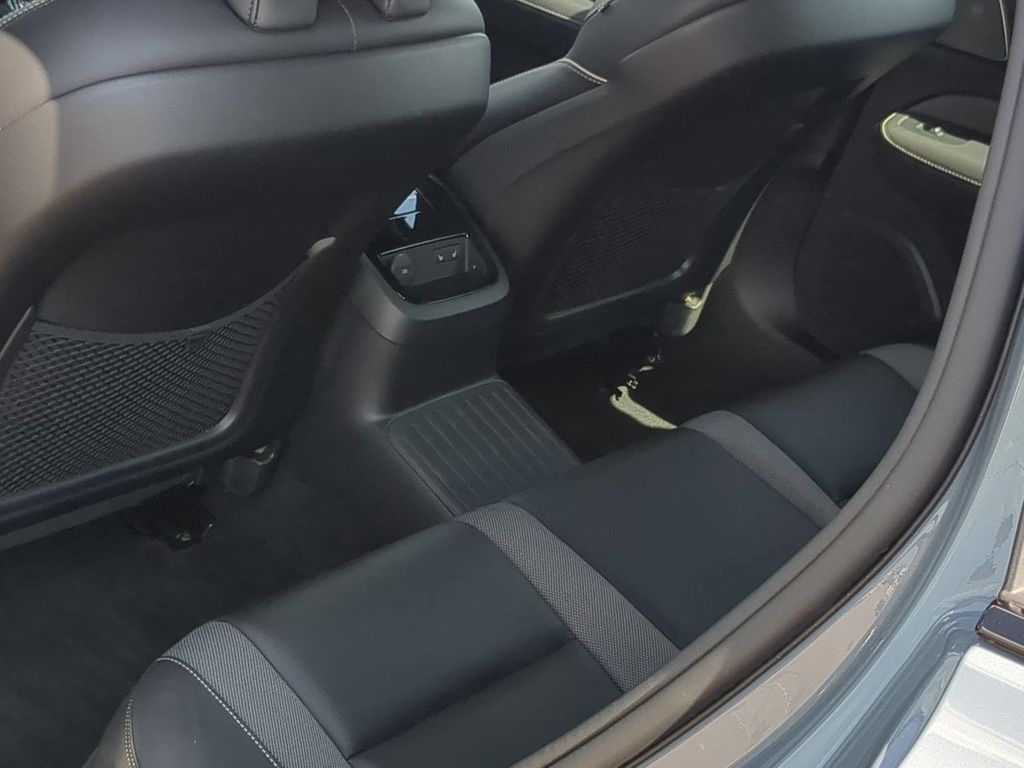 Thumbnail: 2024 Volvo V60 - 12