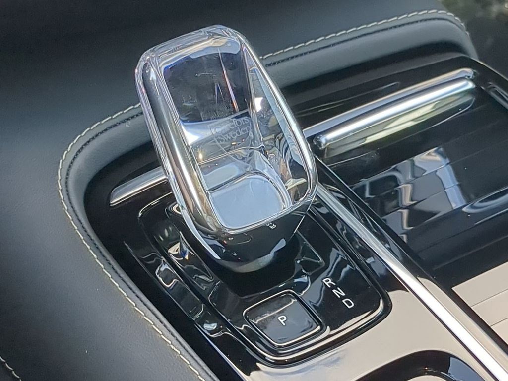 Thumbnail: 2024 Volvo V60 - 15