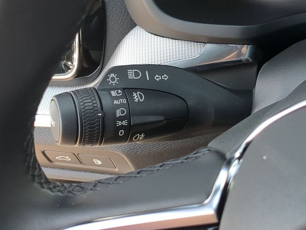 Thumbnail: 2024 Volvo V60 - 28
