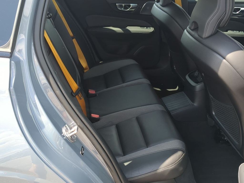 Thumbnail: 2024 Volvo V60 - 25