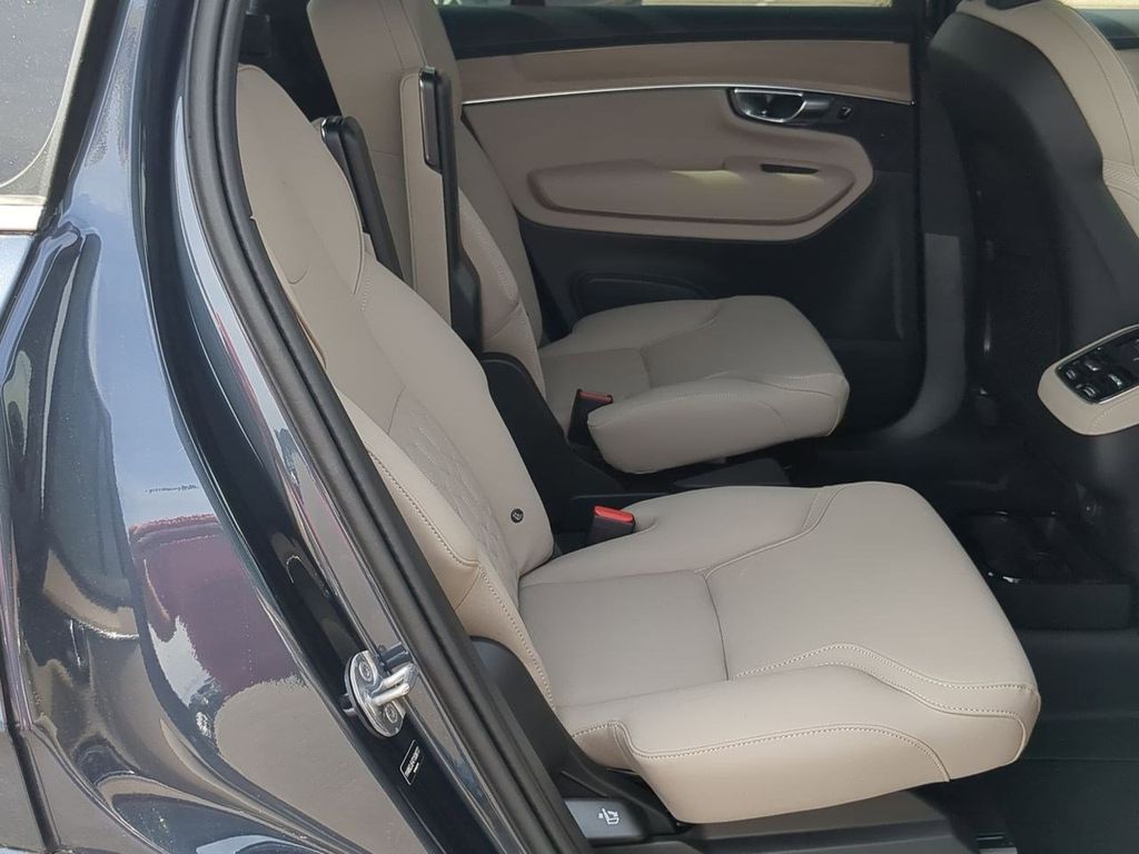 Thumbnail: 2026 Volvo XC90 - 25