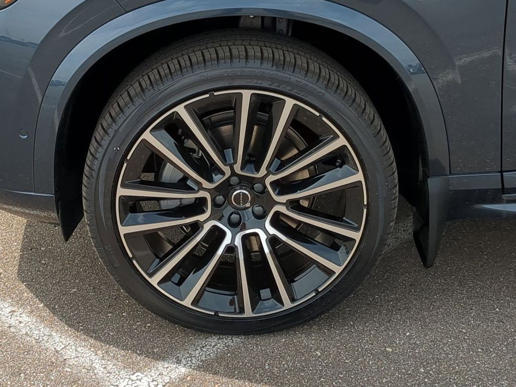 Thumbnail: 2026 Volvo XC90 - 8