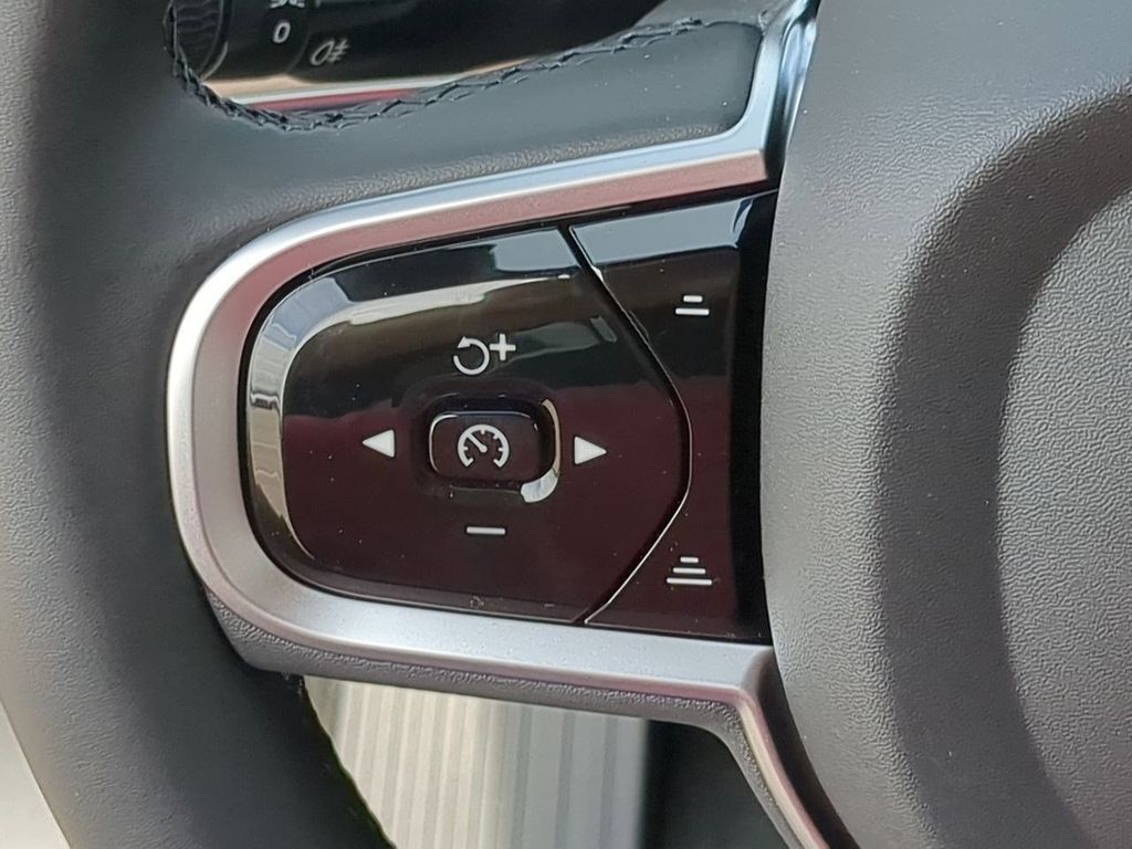 Thumbnail: 2026 Volvo XC90 - 26