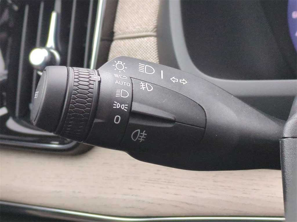 Thumbnail: 2026 Volvo XC90 - 16