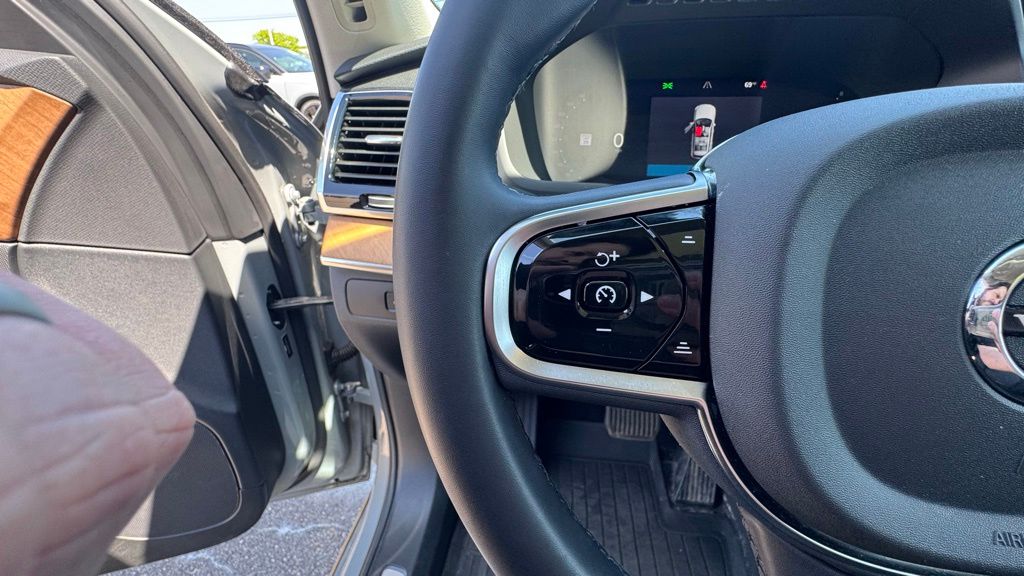 Thumbnail: 2024 Volvo XC90 - 24