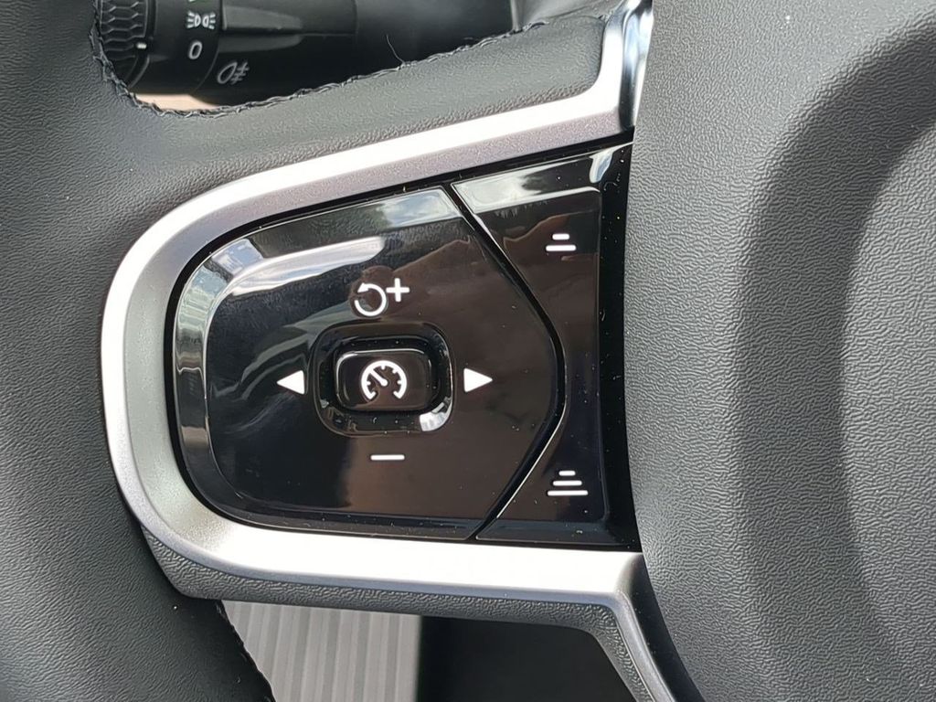 Thumbnail: 2026 Volvo XC90 - 27