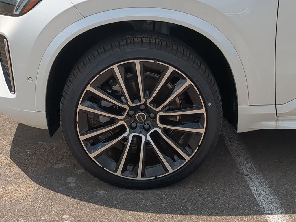 Thumbnail: 2026 Volvo XC90 - 8