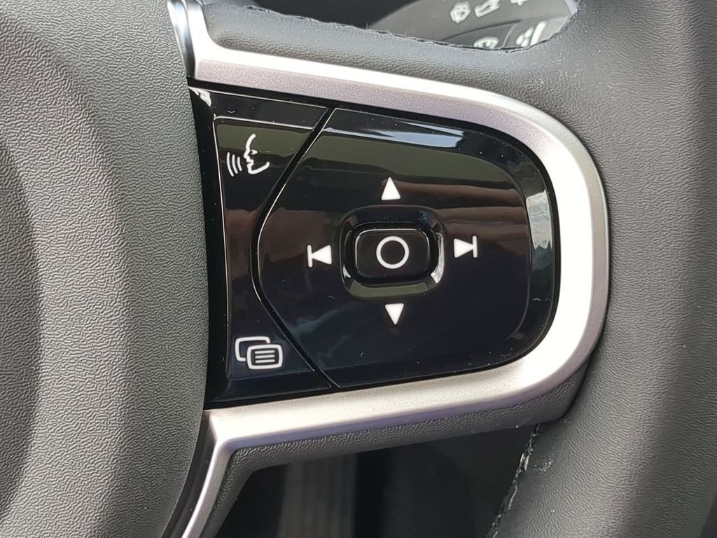 Thumbnail: 2026 Volvo XC90 - 28