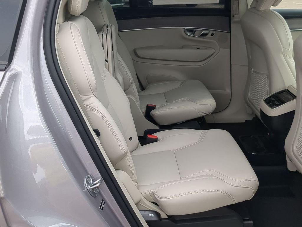 Thumbnail: 2026 Volvo XC90 - 12