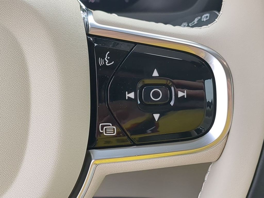 Thumbnail: 2026 Volvo XC90 - 28