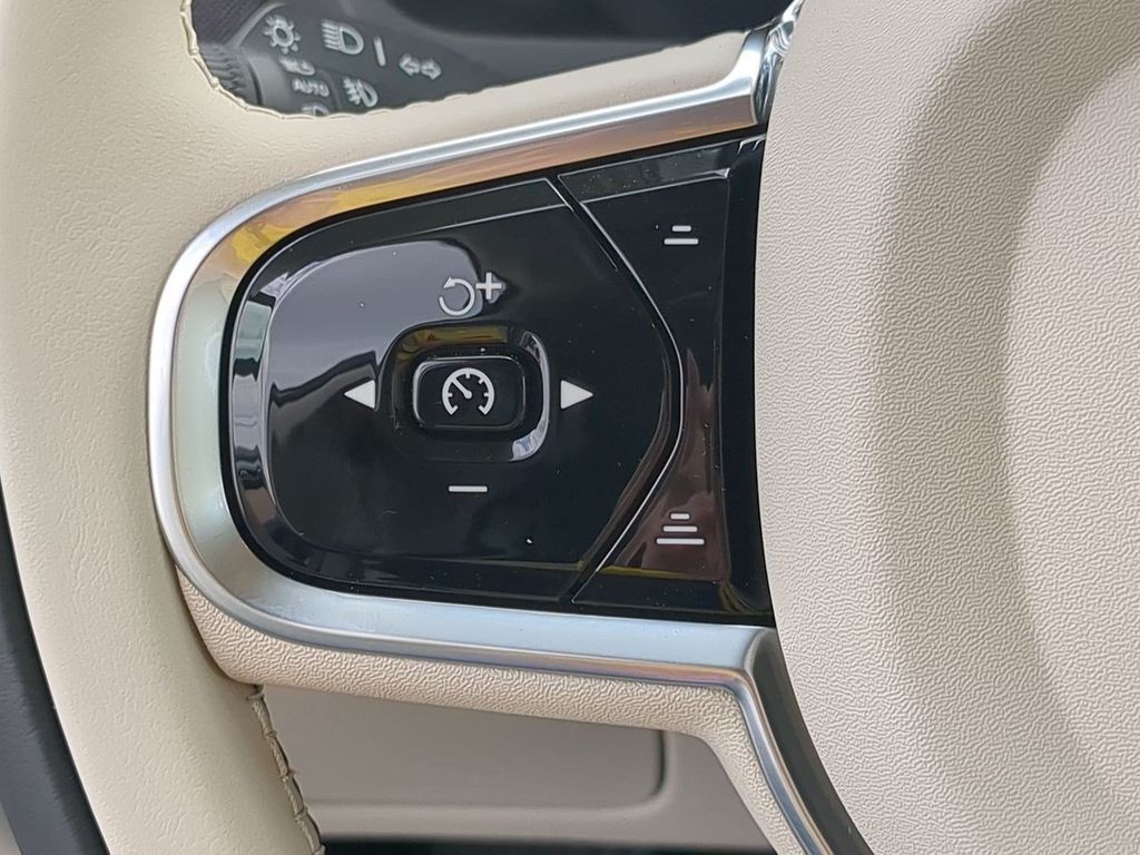 Thumbnail: 2026 Volvo XC90 - 27