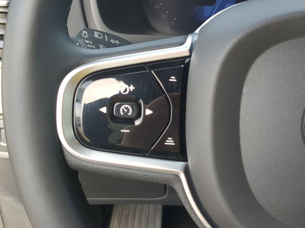 Thumbnail: 2023 Volvo XC90 - 25