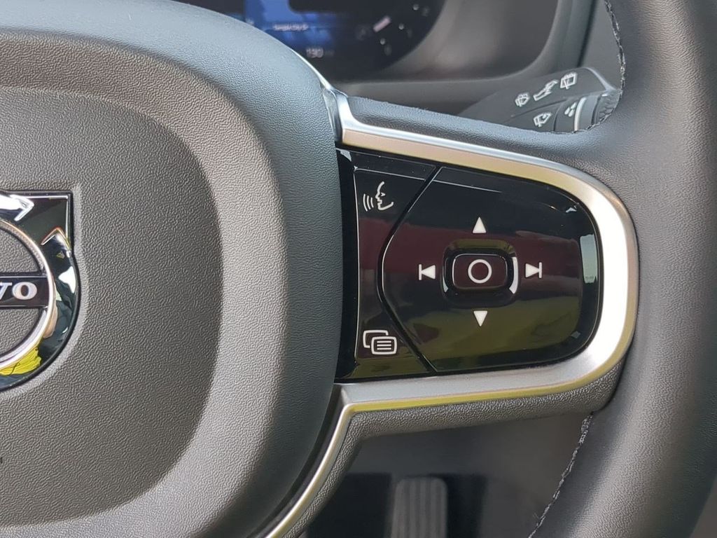 Thumbnail: 2023 Volvo XC90 - 26
