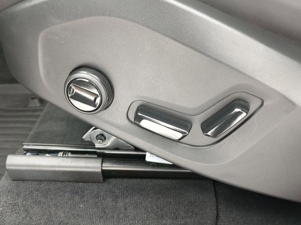 Thumbnail: 2026 Volvo XC90 - 25