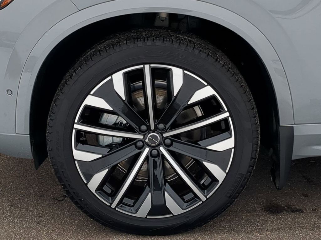 Thumbnail: 2026 Volvo XC90 - 8